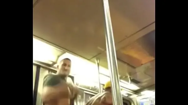 Friske Two Bears Fucking On A Public Train klip Klip