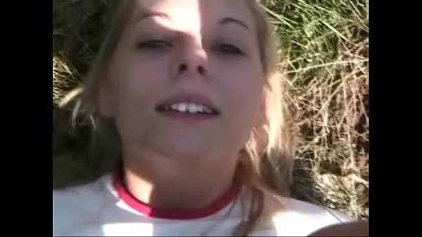 Friss Young blonde teen outdoor POV klip Klipek