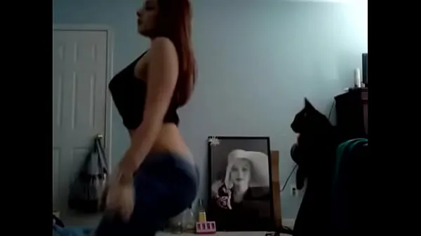 Friss Millie Acera Twerking my ass while playing with my pussy klip Klipek