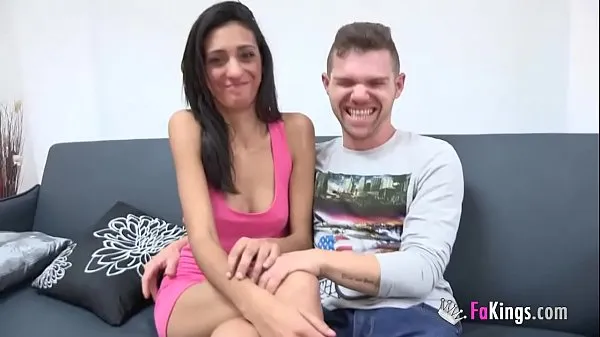 Frische Eine heiße Zigeunerschönheit namens Cindy lässt sich von ihrem blöden Freund in jeder Position ficken Clips Clips