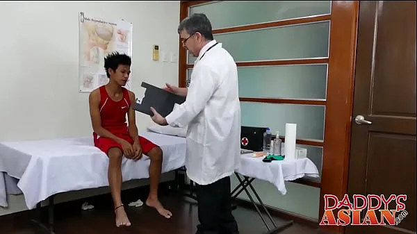 Doctor measures twink patients ass with his cock Klip Klip baru