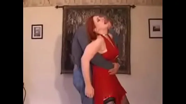 Färska Pee Desperate Wife Is Dance With Her Husband klipp Klipp