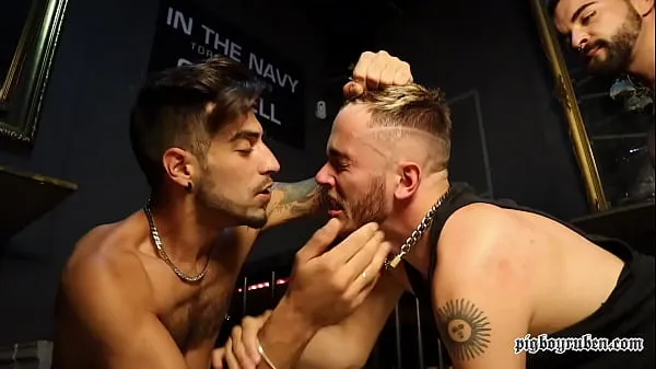 Nuovi HARDCORE GANGBANG NEL BAR DA CROCIERA CHE PRESENTA YAH JIL, DAVID LUCA, PELUDA E IKER CROWN clip Clip