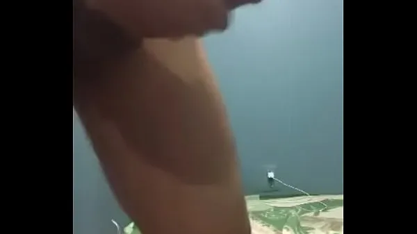 Nuevos Jovencito hetero engañado me envia un vídeo masturbandose acaba con mucha leche clips Clips