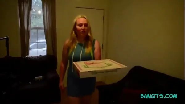 Tuoreet Shemale Pizza Delivery Orgy leikkeet Leikkeet