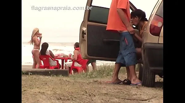 Nouveaux Un vilain couple fait du sexe oral en public sur la plage de Mongaguá - SP clips Clips