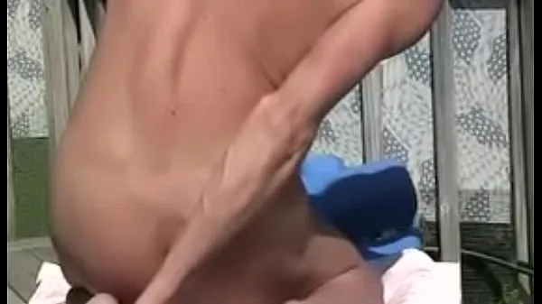 Ice Cube Cock Outside On A Hot Summer Day clip mới Clip