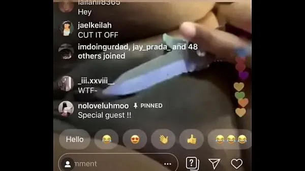 新鲜Lovely Peaches Shows Her Vagina During Instagram Stream and Plays with a Knife in her Coochie剪辑 剪辑