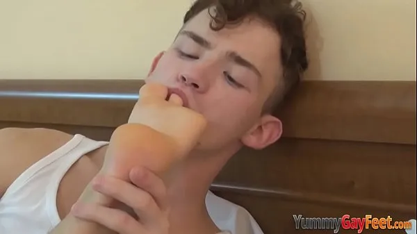 Sveži Twink gets soles jizzed posnetki Posnetki