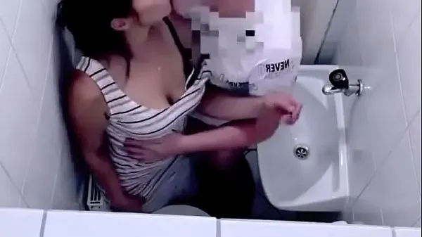 Nuevos Comiendo a la cuñada en el baño mientras su esposa iba al supermercado clips Clips