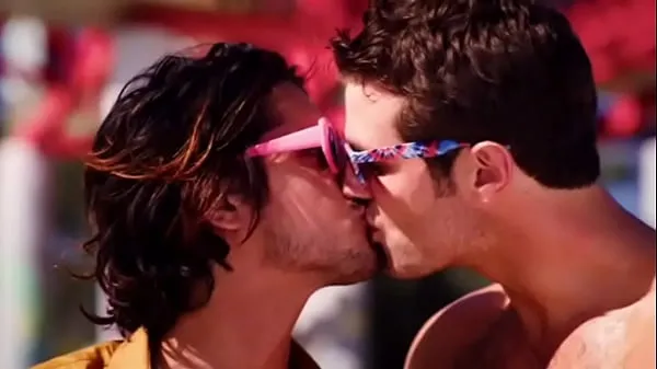 Beau Mirchoff and Avan Yogia Gay Kiss from TV show Now Apocalypse Klip Klip baru