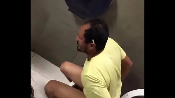 Φρέσκα maduro en baño κλιπ Κλιπ