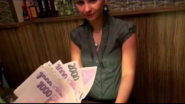 Clipes de Cute amateur brunette Euro bartender Marie analyzed for cash frescos