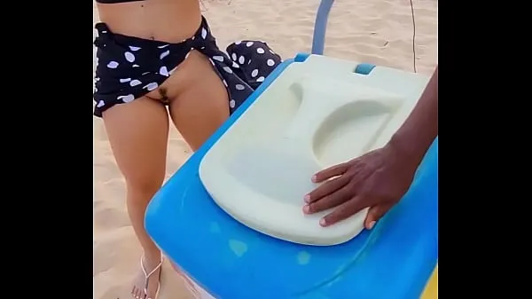 Nuevos La pareja fue a la playa para prepararse con el vendedor de paletas João Pessoa Luana Kazaki clips Clips