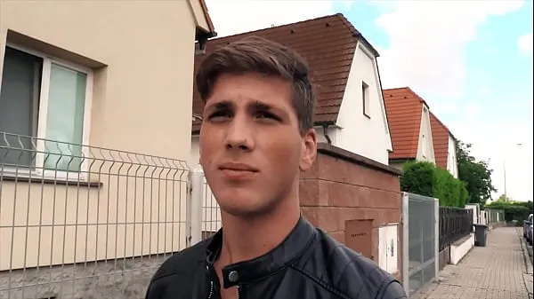 Clipes de Twink sexy se curva e geme enquanto leva a bunda em público por algum dinheiro - CZECH HUNTER 557 frescos