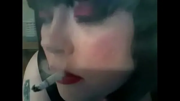 Friske BBW British Domme Tina Snua Smoking A Filterless Cigarette klipp Klipp