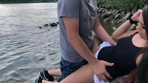 Sveži German Teen caught 3 times while fucking at the Danube posnetki Posnetki