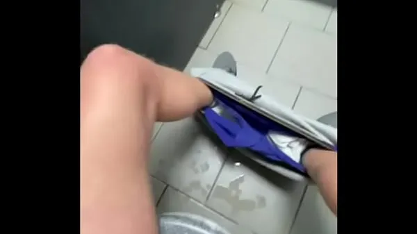 Nové klipy (celkem Public Toilet Stained Underwear Straight Guy) Klipy