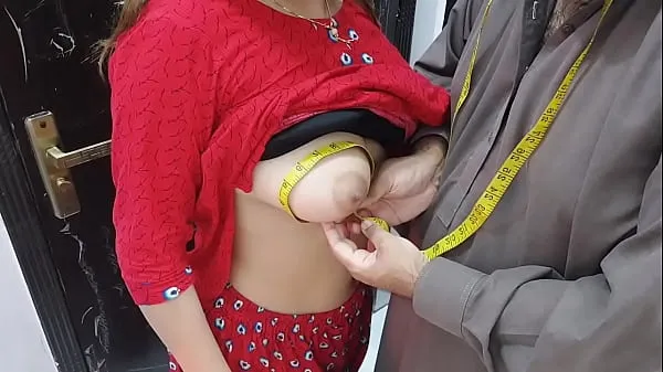 مقاطع Desi indian Village Wife,s Ass Hole Fucked By Tailor In Exchange Of Her Clothes Stitching Charges Very Hot Clear Hindi Voice جديدة مقاطع