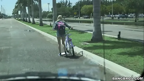 مقاطع Tight Lil' Blondie Gets WRECKED On The Bus جديدة مقاطع