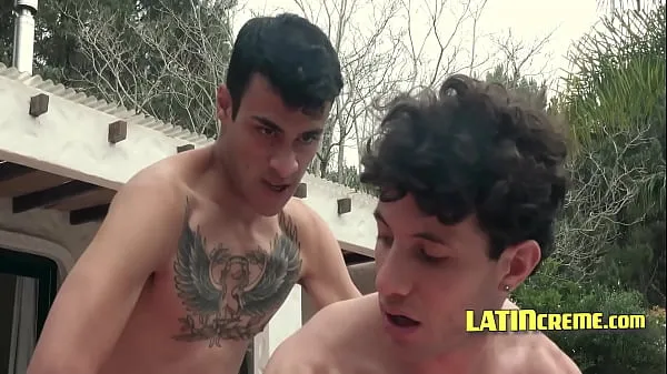 Φρέσκα Hot Latin Twinks By The Pool κλιπ Κλιπ