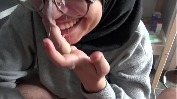 Yeni A Muslim girl is disturbed when she sees her teachers big French cock klip Klipler