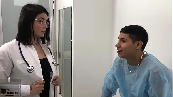 Nuevos La doctora chupa la polla del paciente, Dice que para mi tratamiento debo follarle su coño HISTORIA COMPLETA clips Clips