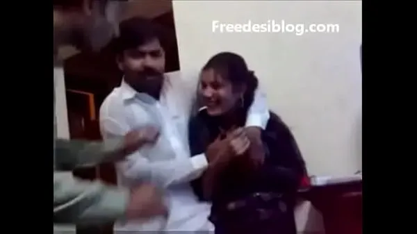 Friske Pakistani Desi girl and boy enjoy in hostel room klip Klip